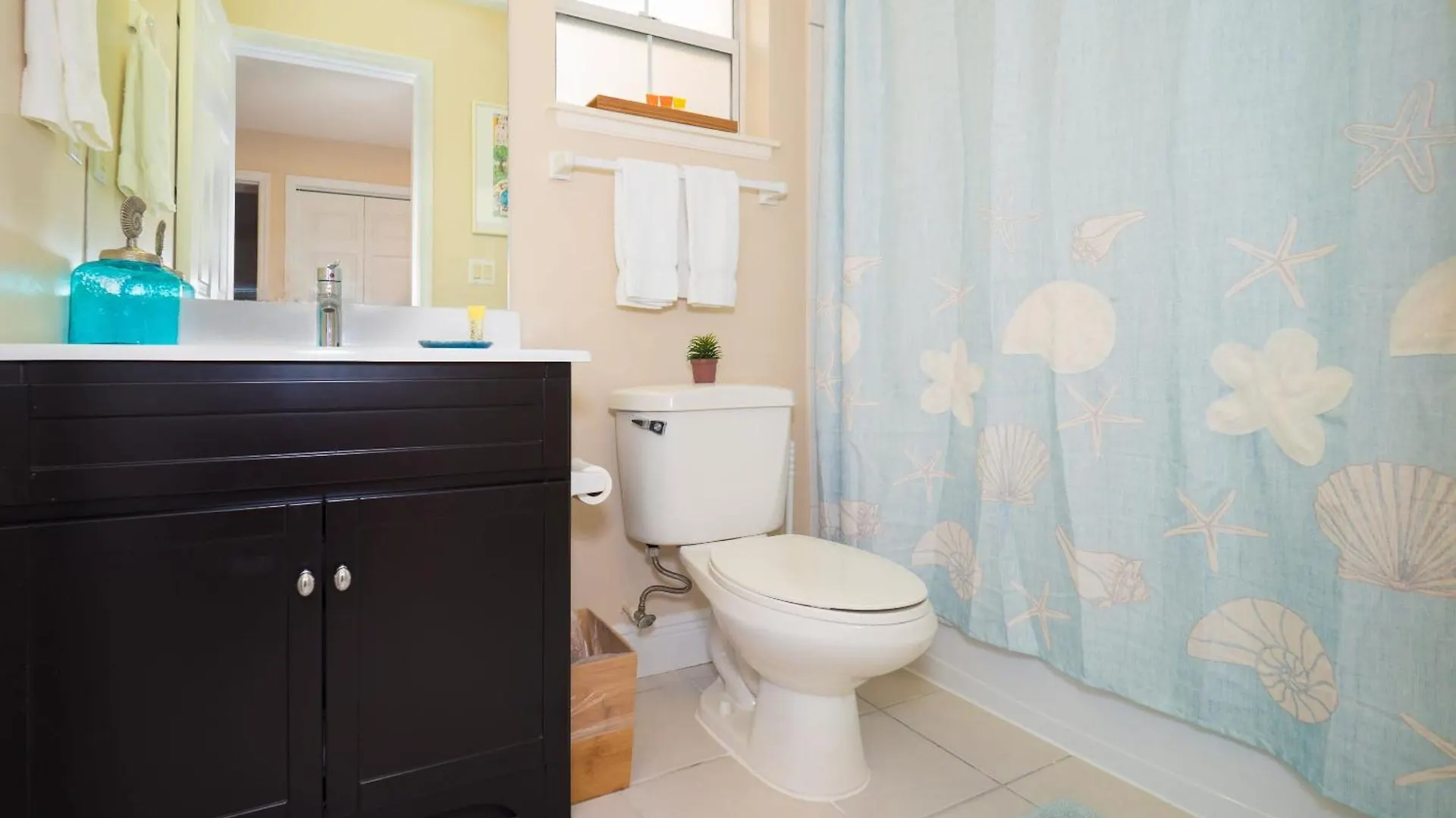 Apartment Beach Living At Regal Beach Blde George Town